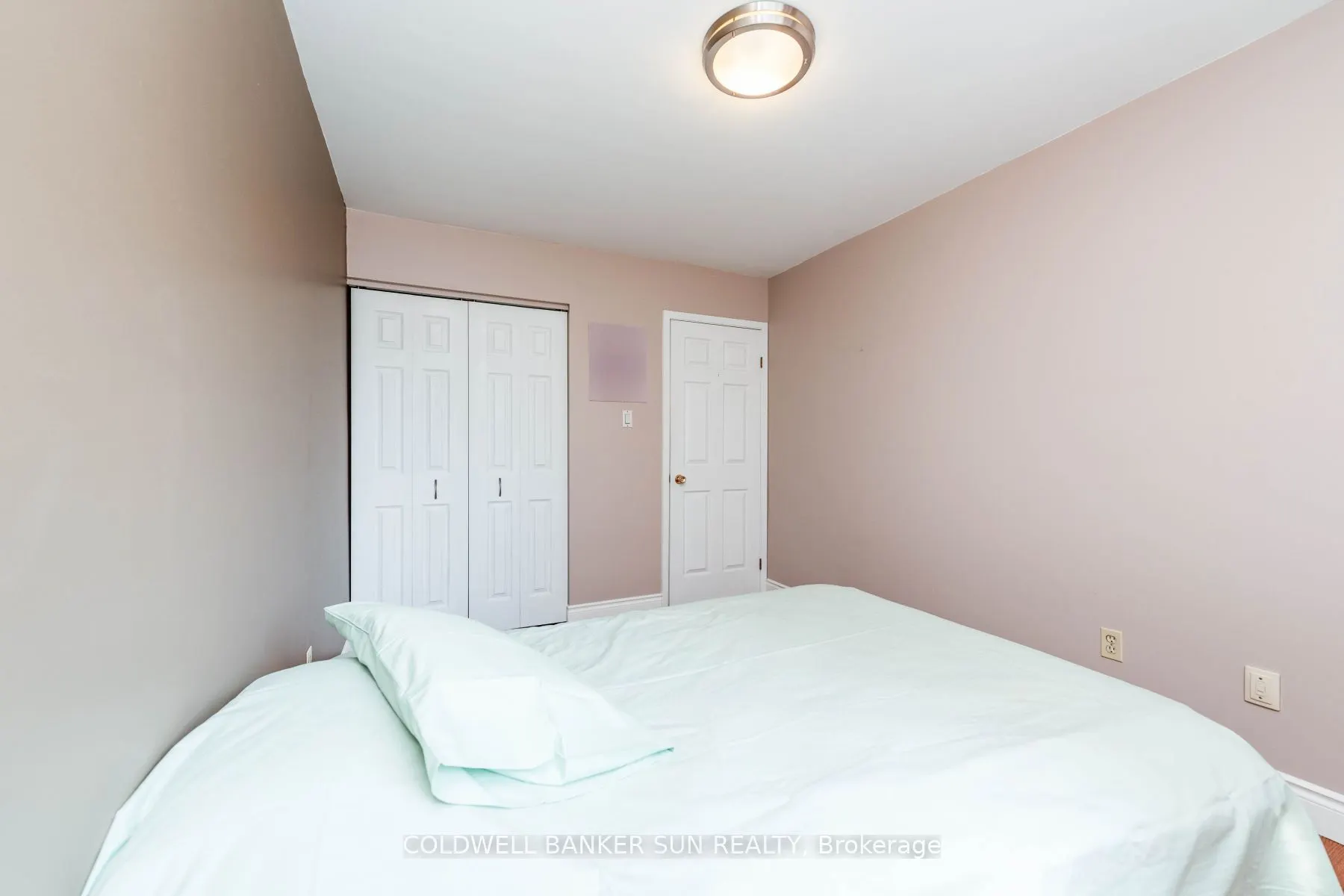 2483 Yarmouth Crescent