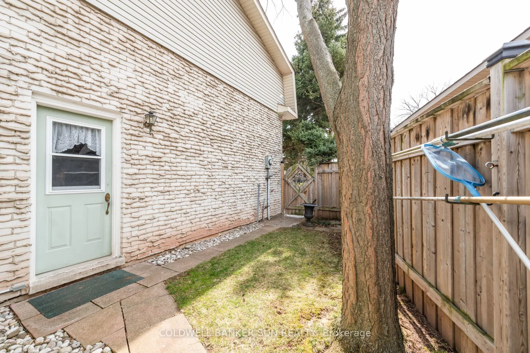 2483 Yarmouth Crescent