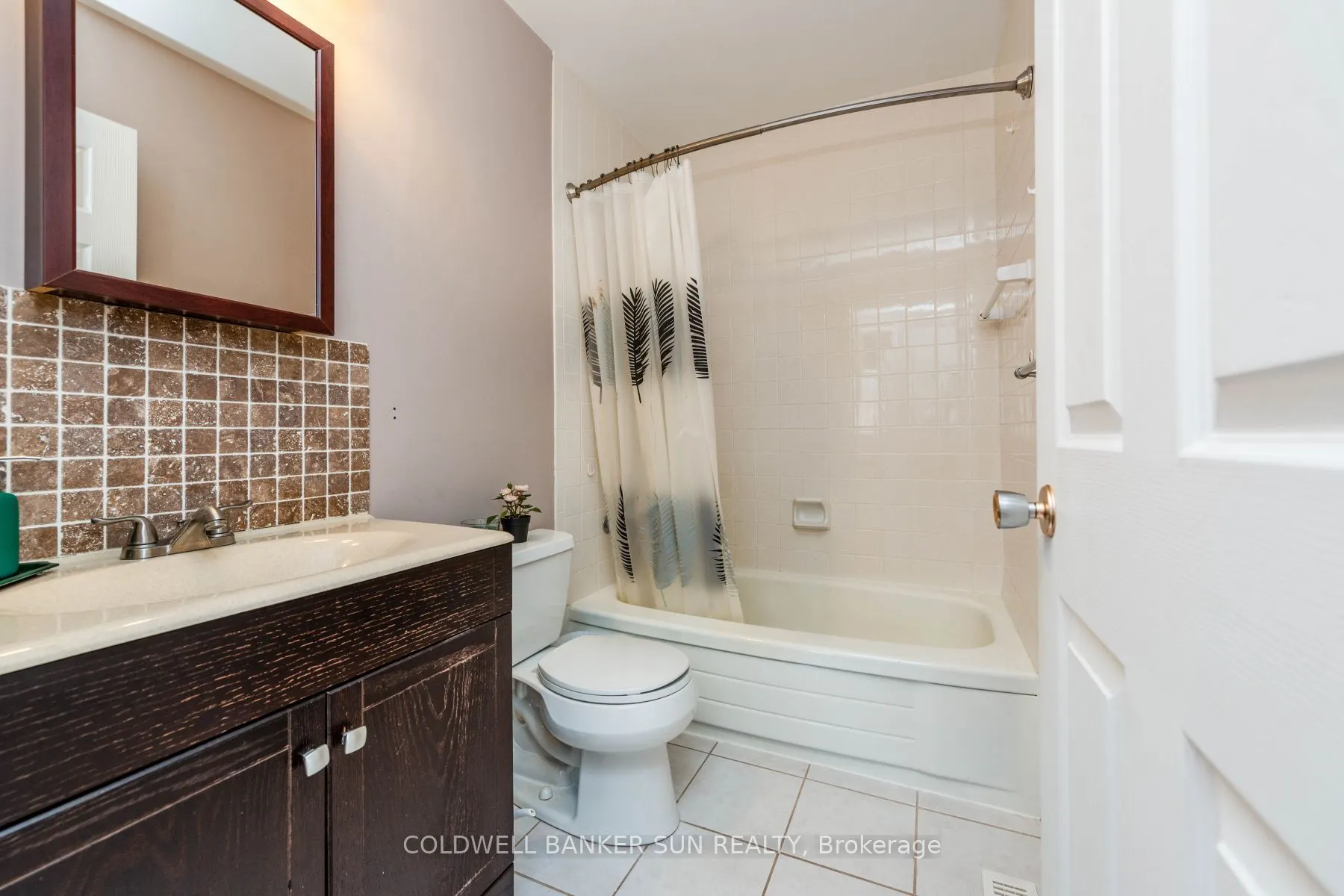 2483 Yarmouth Crescent