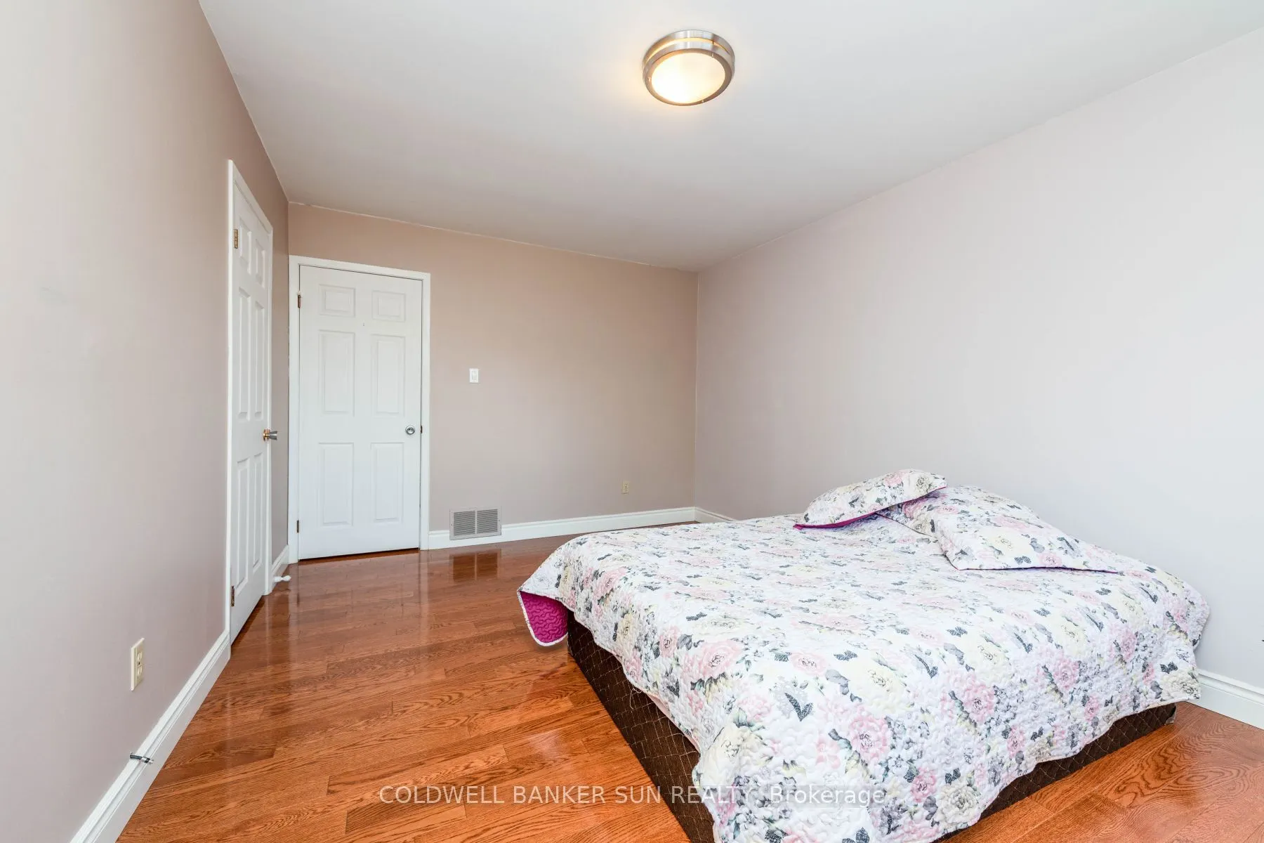 2483 Yarmouth Crescent