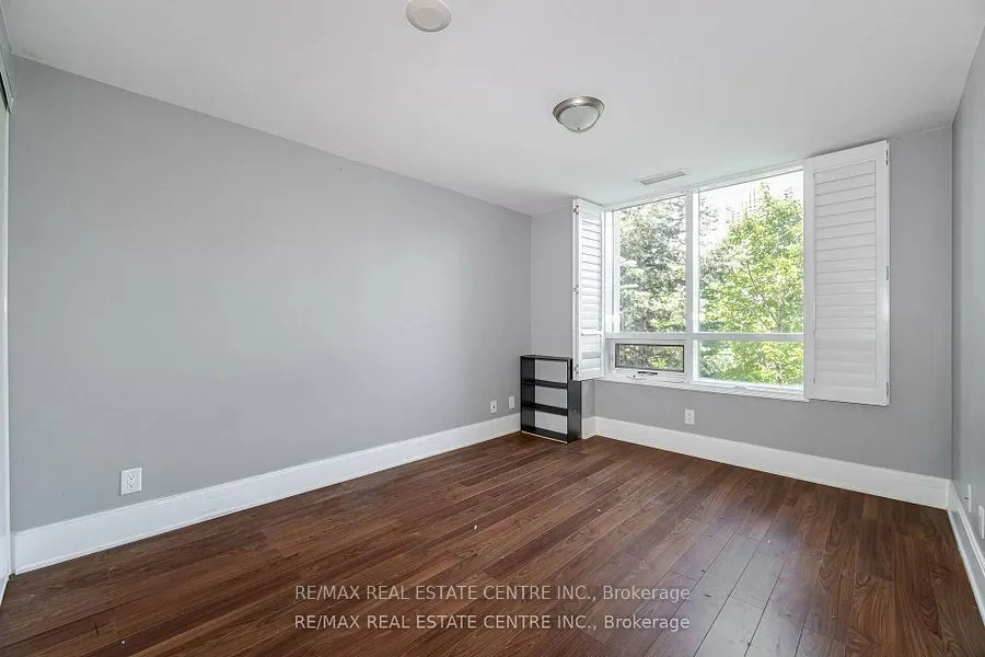 330 Burnhamthorpe Road, #204