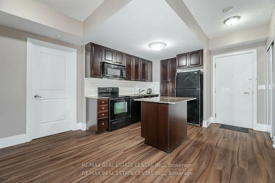 330 Burnhamthorpe Road, #204