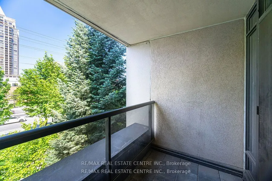 330 Burnhamthorpe Road, #204