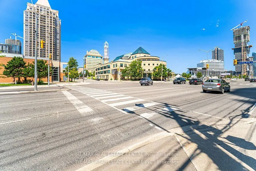 330 Burnhamthorpe Road, #204