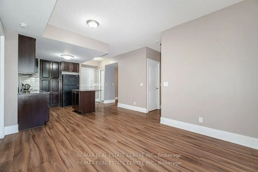 330 Burnhamthorpe Road, #204