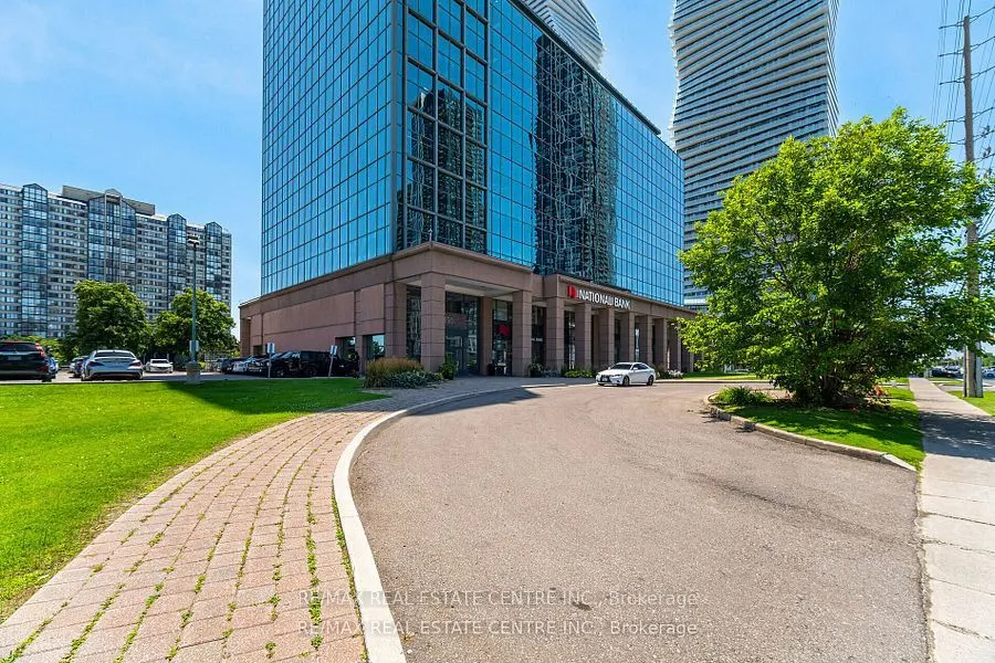330 Burnhamthorpe Road, #204