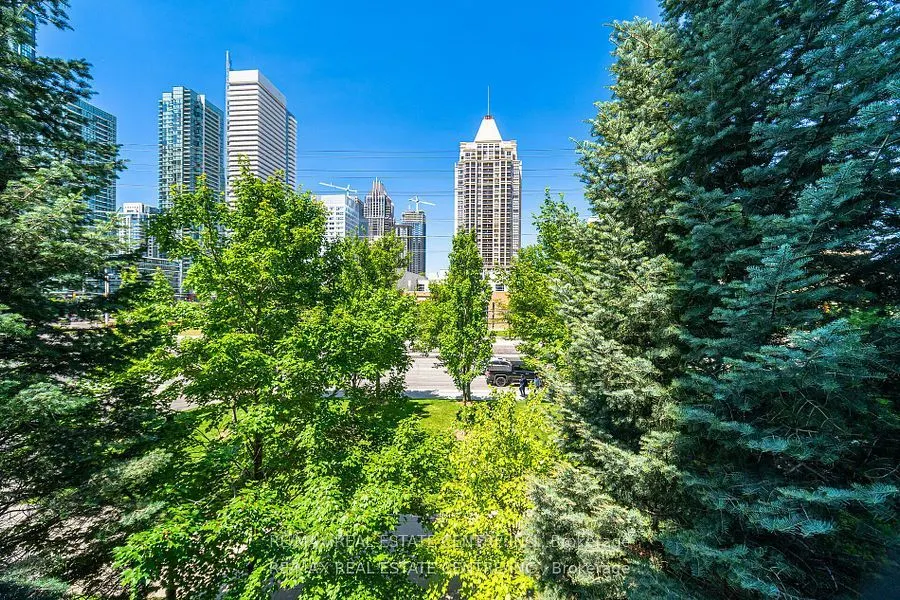 330 Burnhamthorpe Road, #204