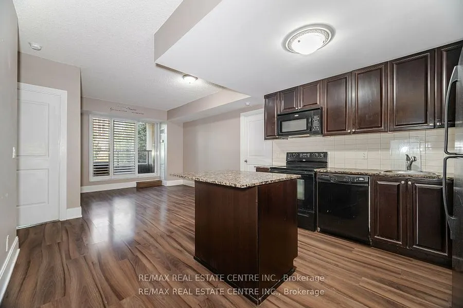 330 Burnhamthorpe Road, #204