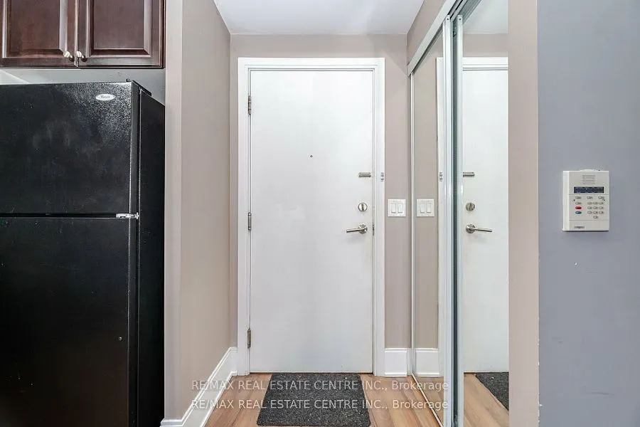330 Burnhamthorpe Road, #204