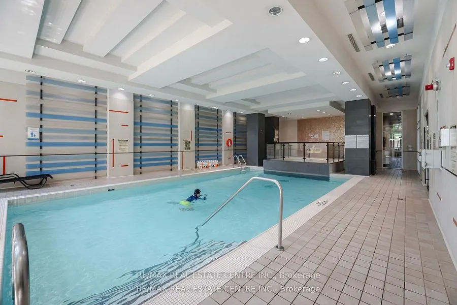 330 Burnhamthorpe Road, #204