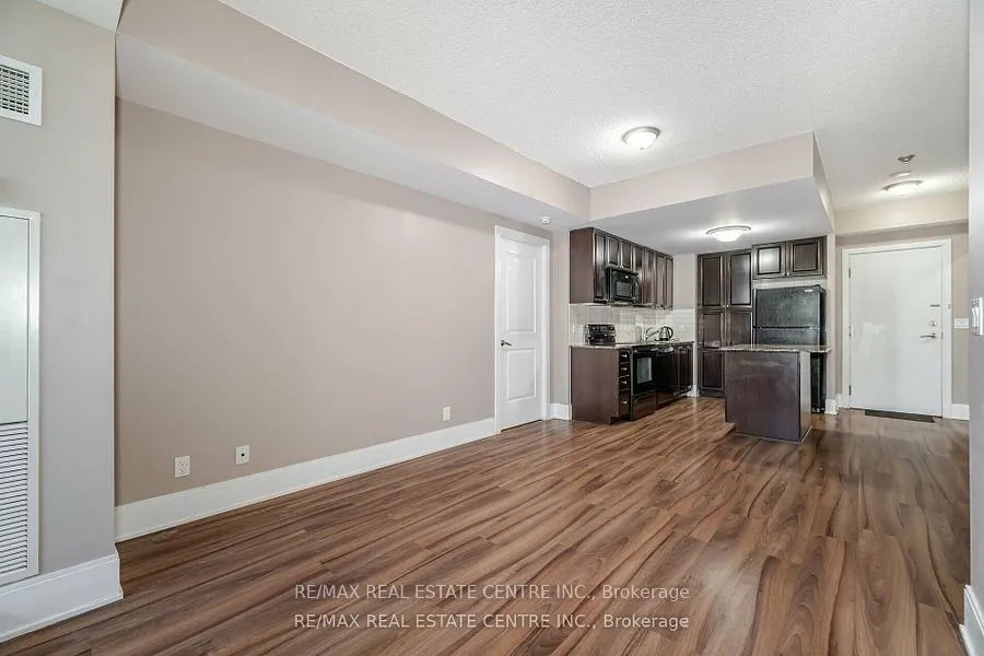 330 Burnhamthorpe Road, #204