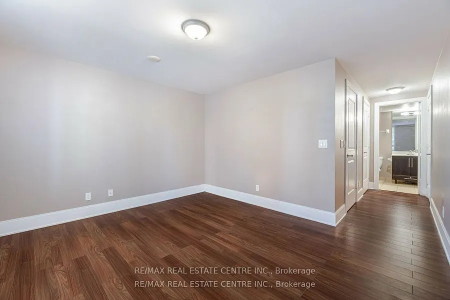 330 Burnhamthorpe Road, #204