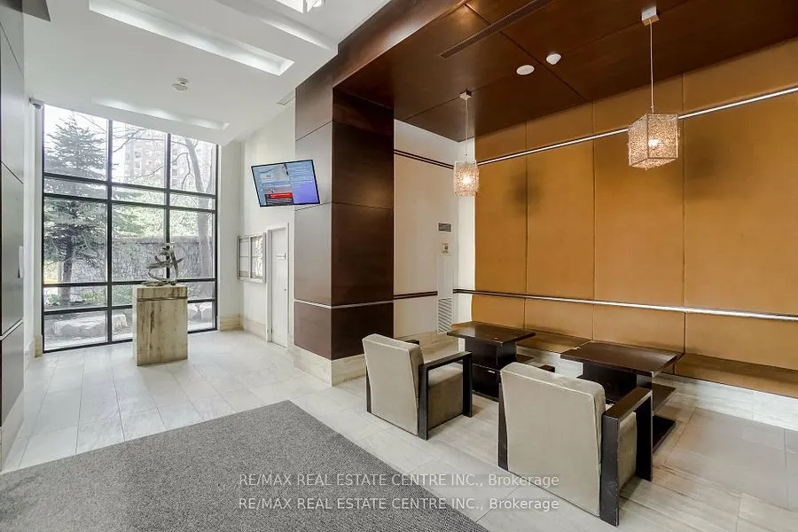 330 Burnhamthorpe Road, #204