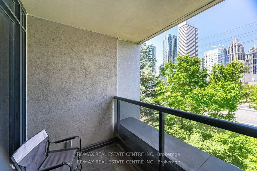 330 Burnhamthorpe Road, #204