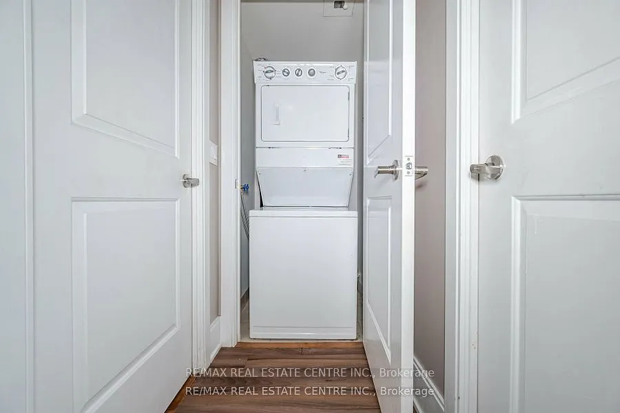 330 Burnhamthorpe Road, #204