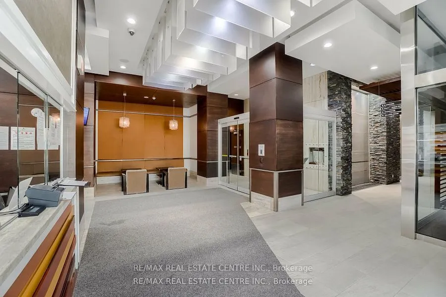 330 Burnhamthorpe Road, #204