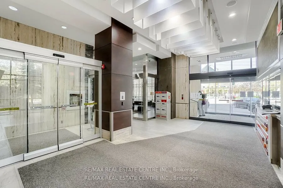 330 Burnhamthorpe Road, #204