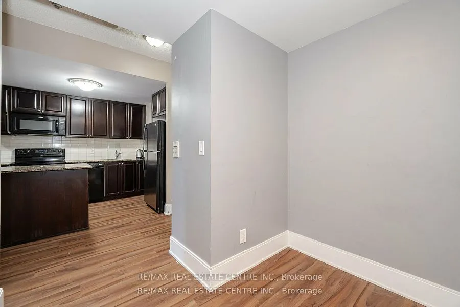 330 Burnhamthorpe Road, #204