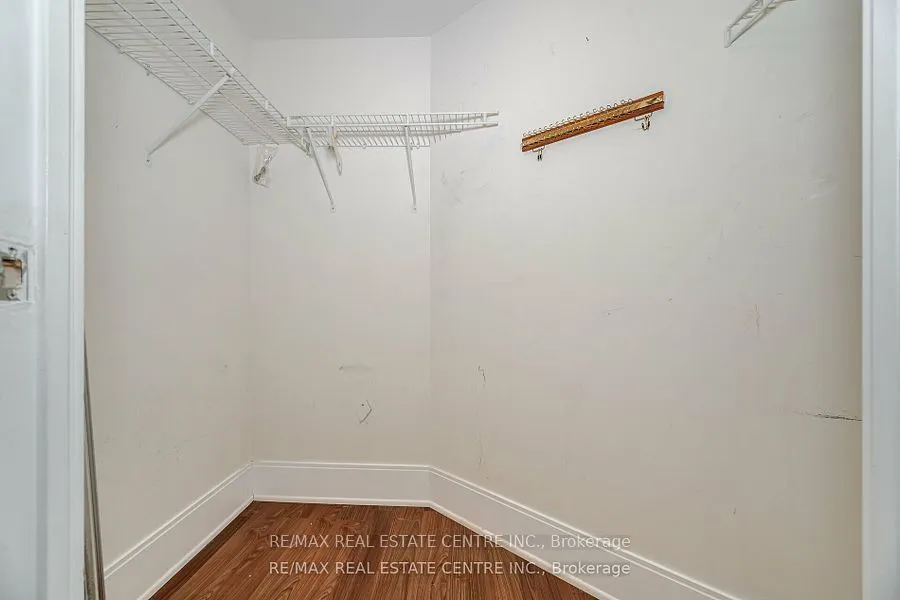 330 Burnhamthorpe Road, #204