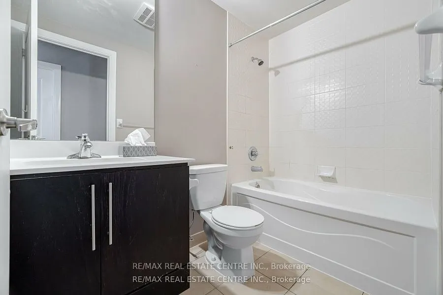 330 Burnhamthorpe Road, #204