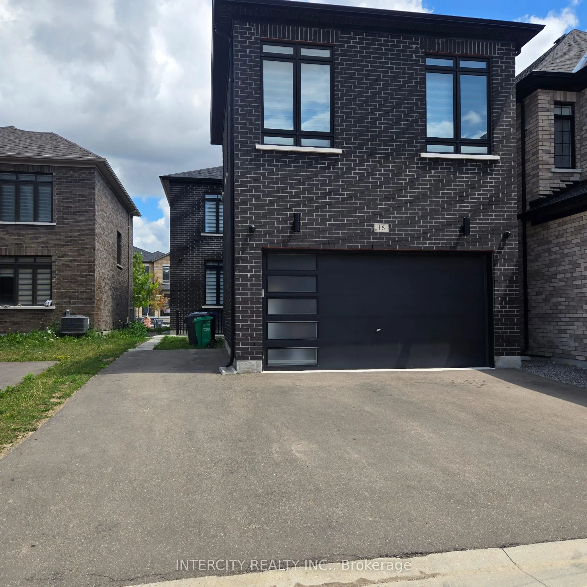 16 Moorcroft Place, #Upper