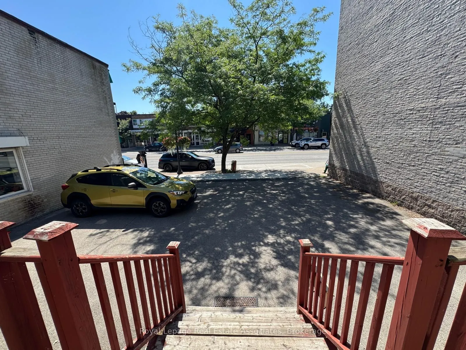 270 Lakeshore Road E