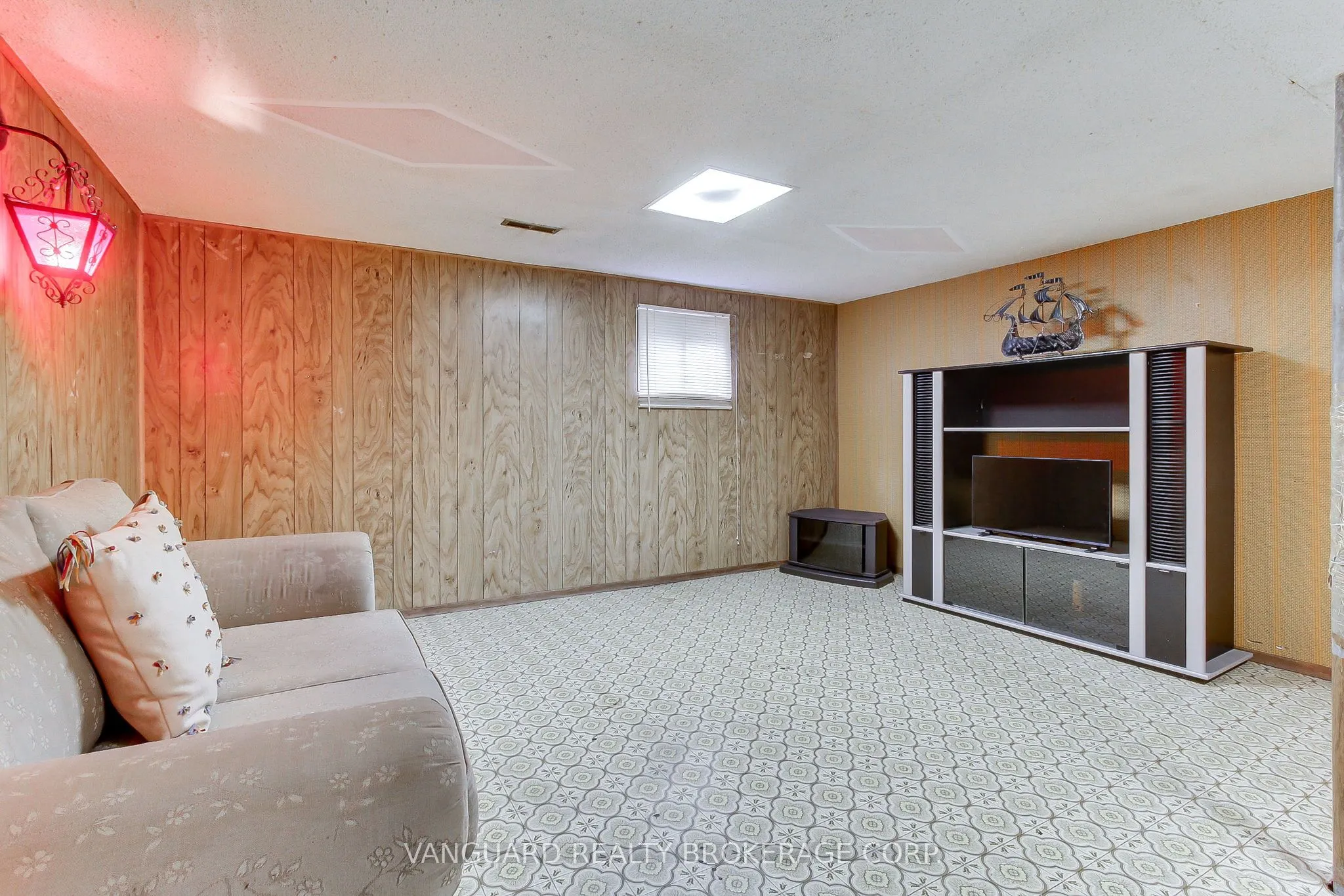 7405 Catalpa Road