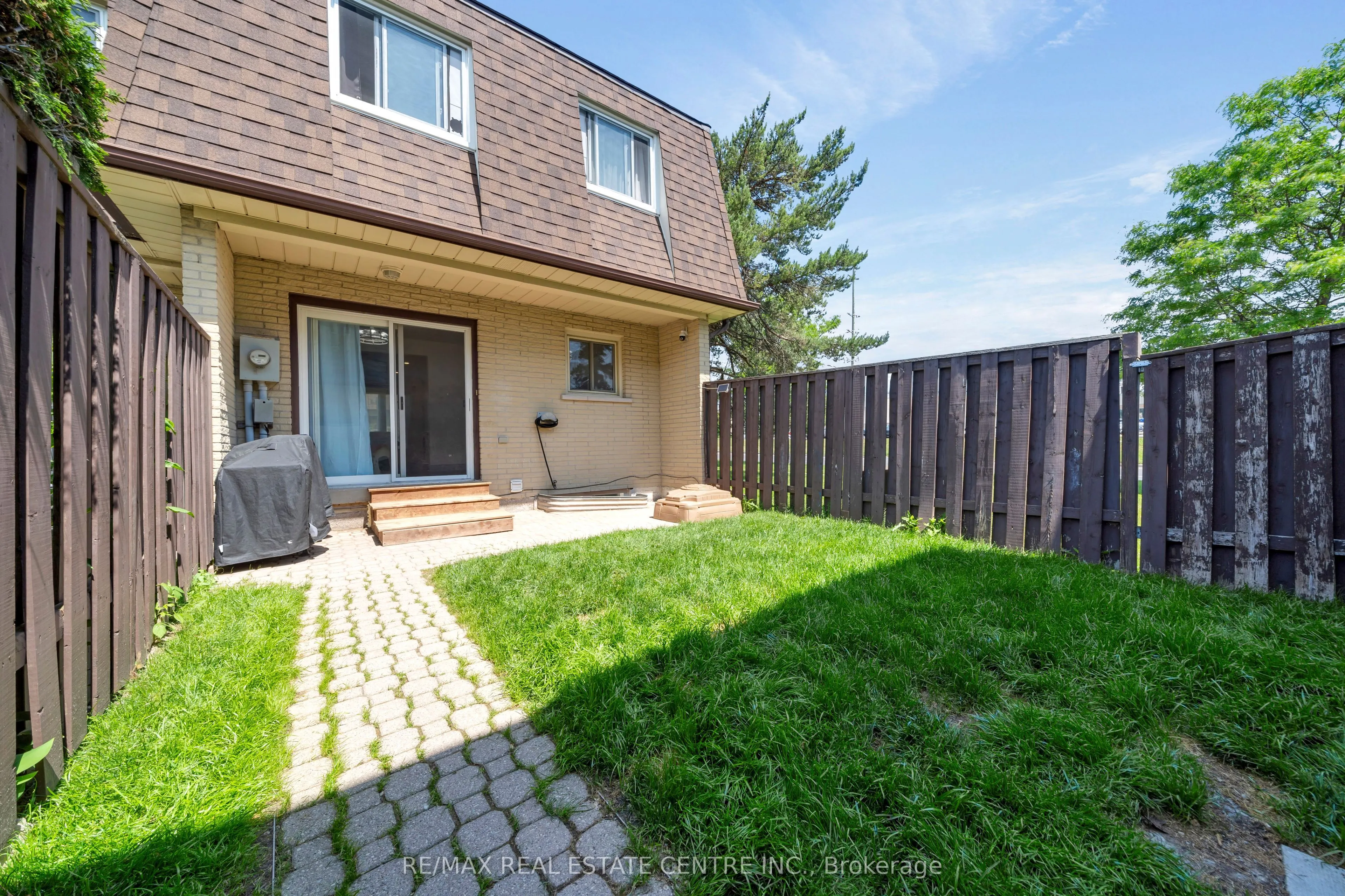 20 Mountainview Road S, #25