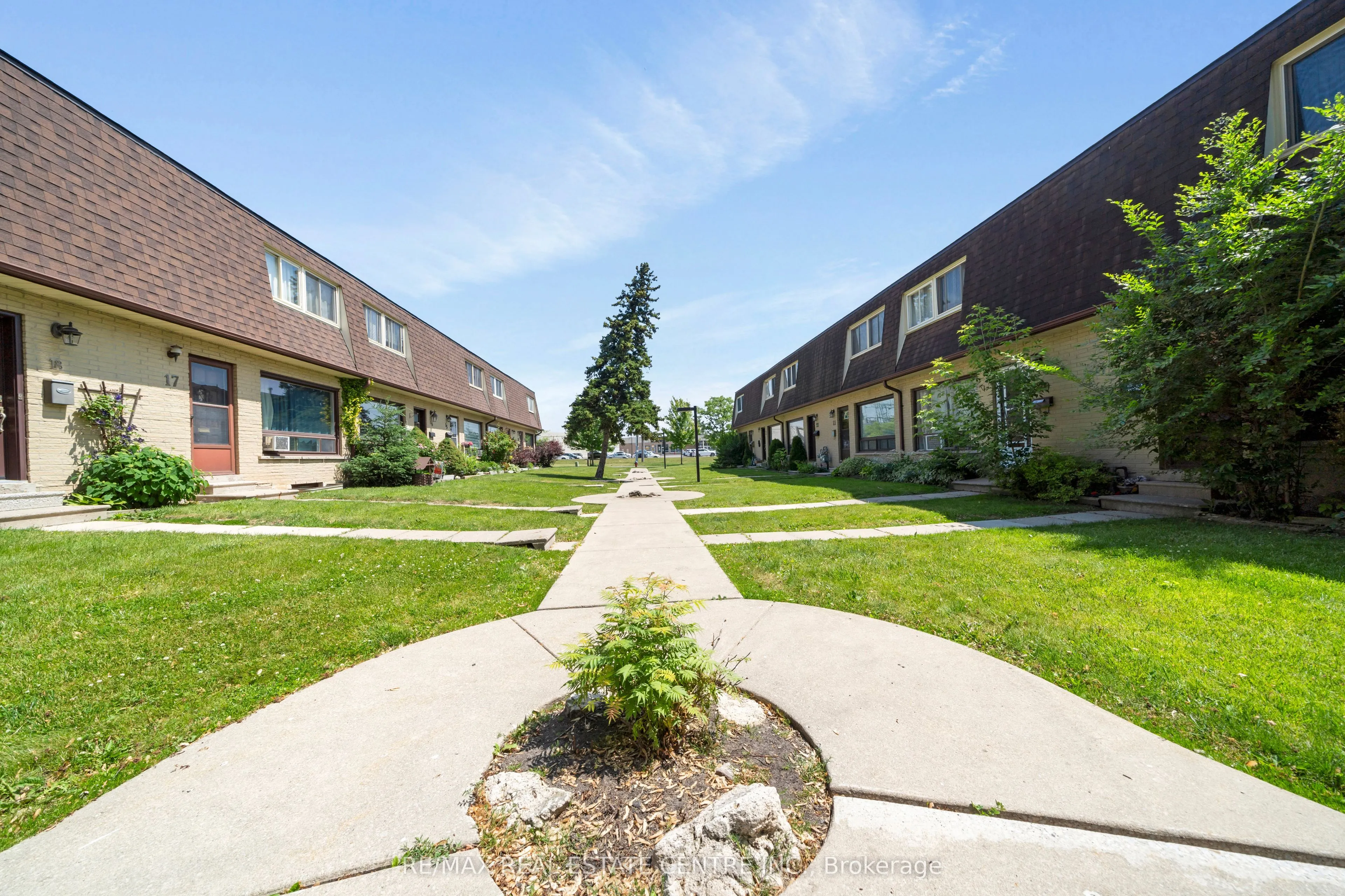 20 Mountainview Road S, #25