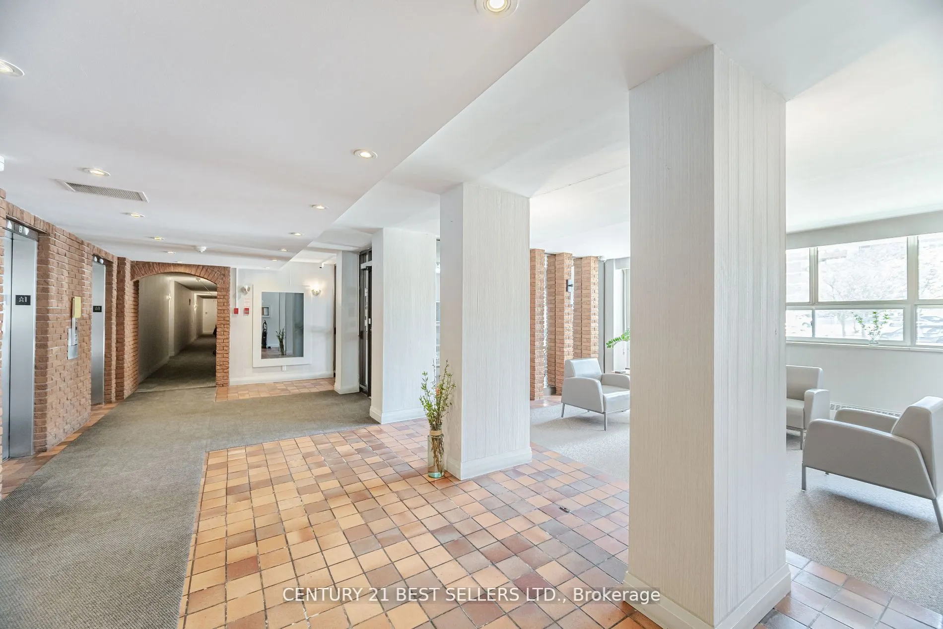 151 La Rose Avenue, #306