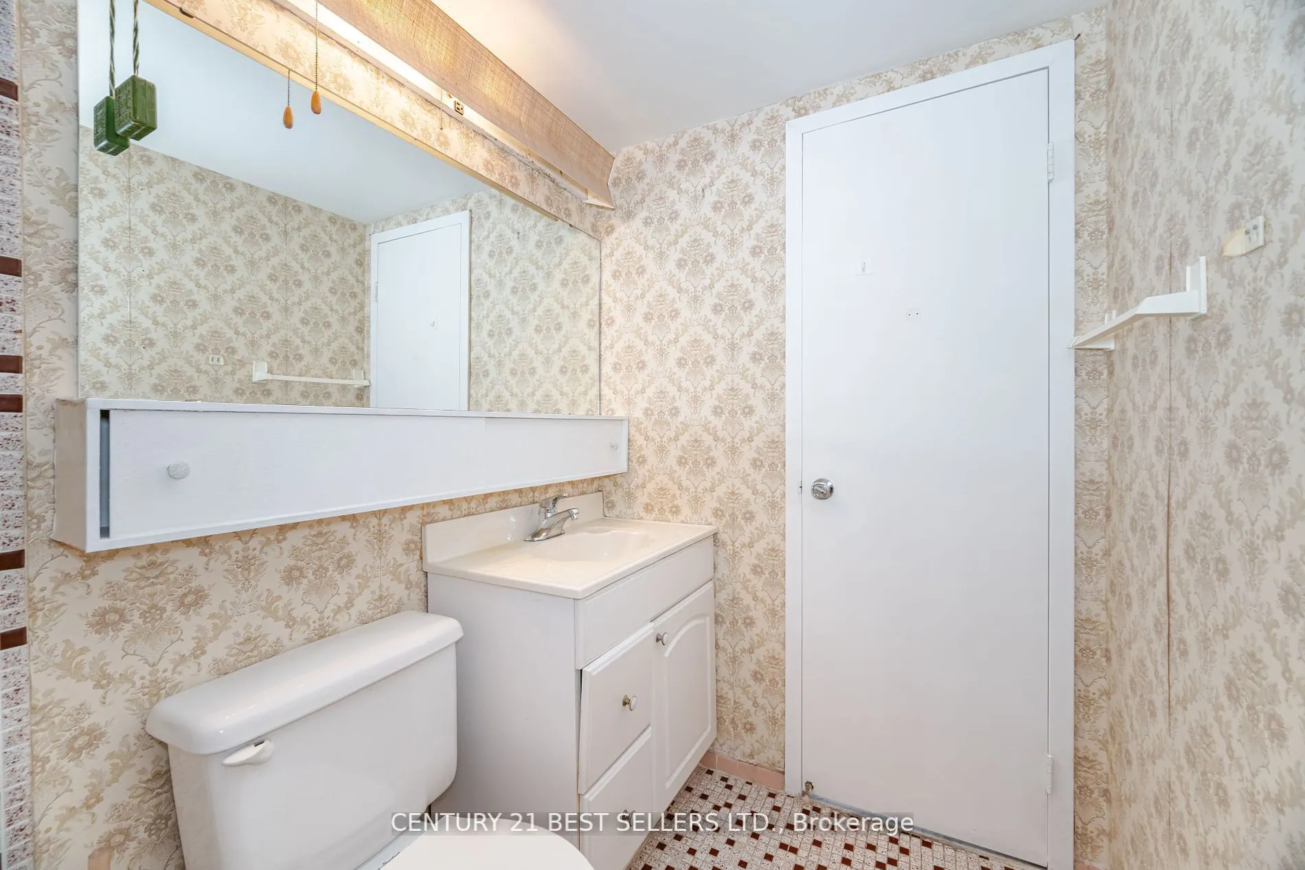 151 La Rose Avenue, #306