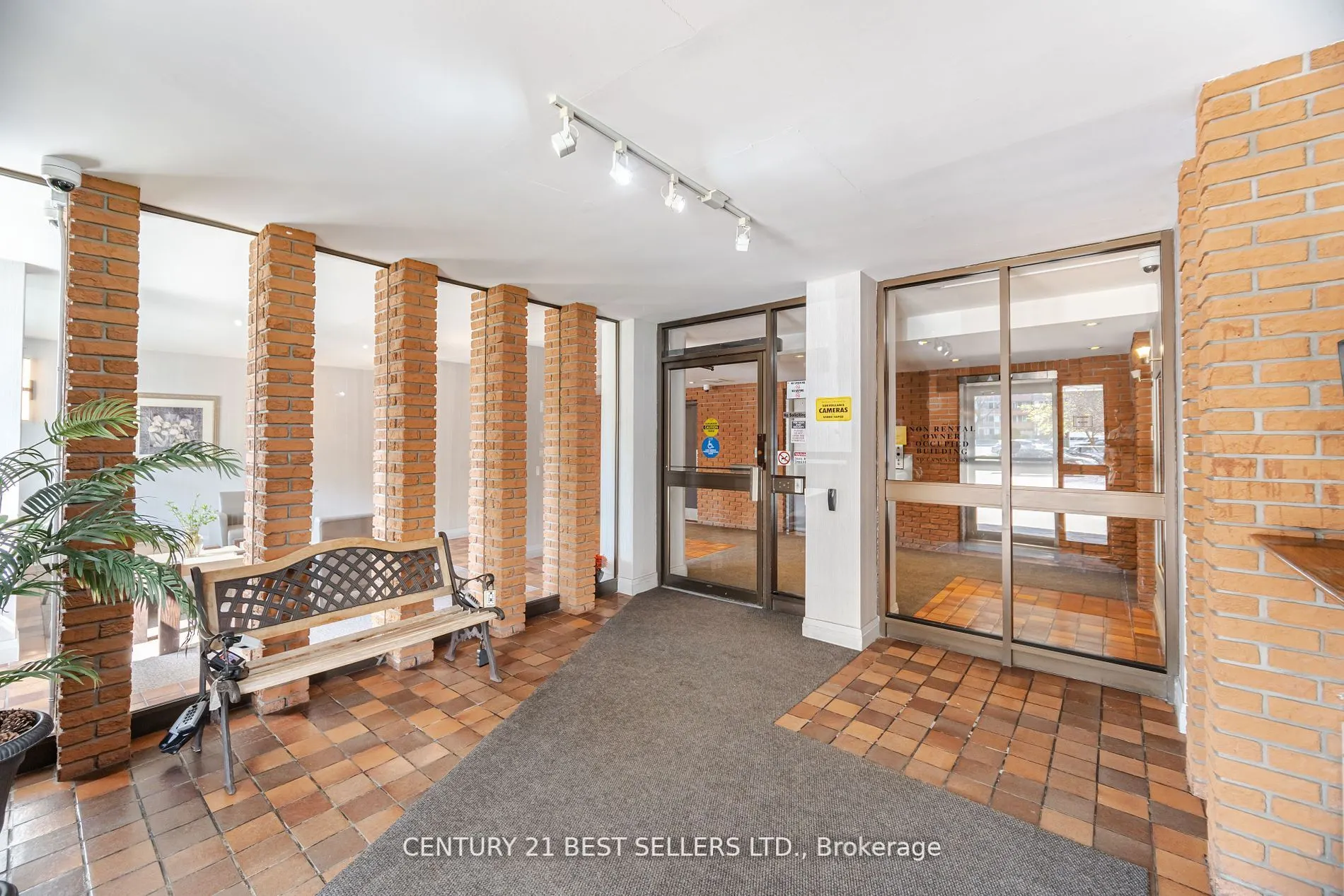 151 La Rose Avenue, #306