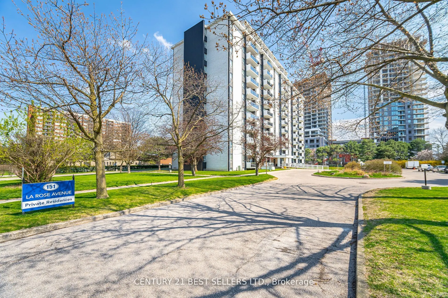 151 La Rose Avenue, #306