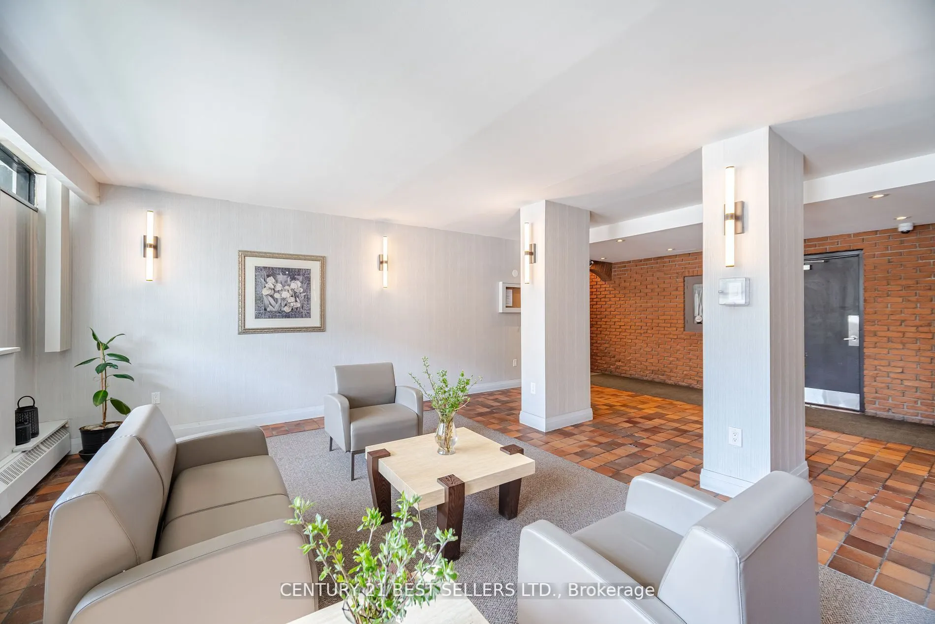 151 La Rose Avenue, #306
