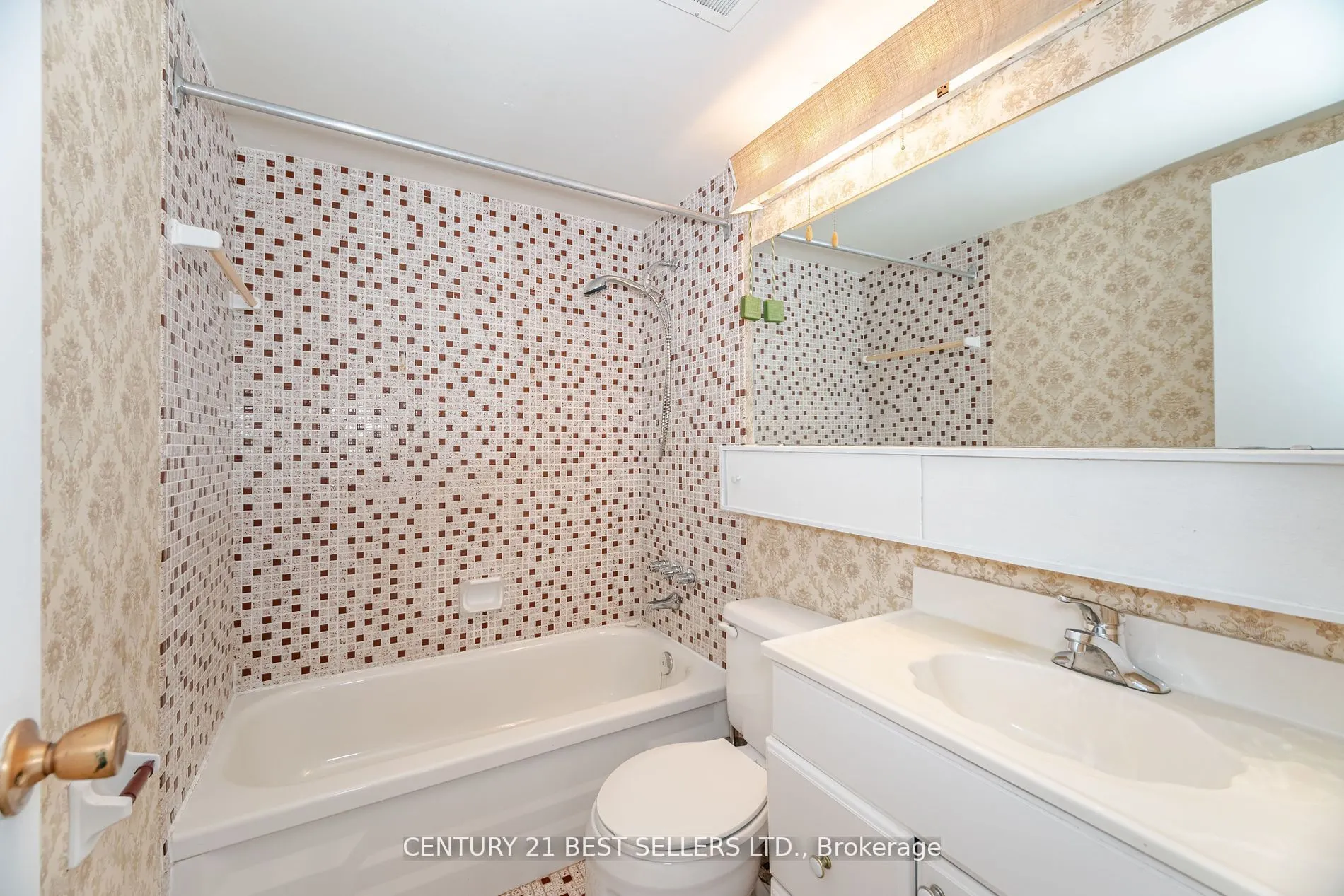 151 La Rose Avenue, #306