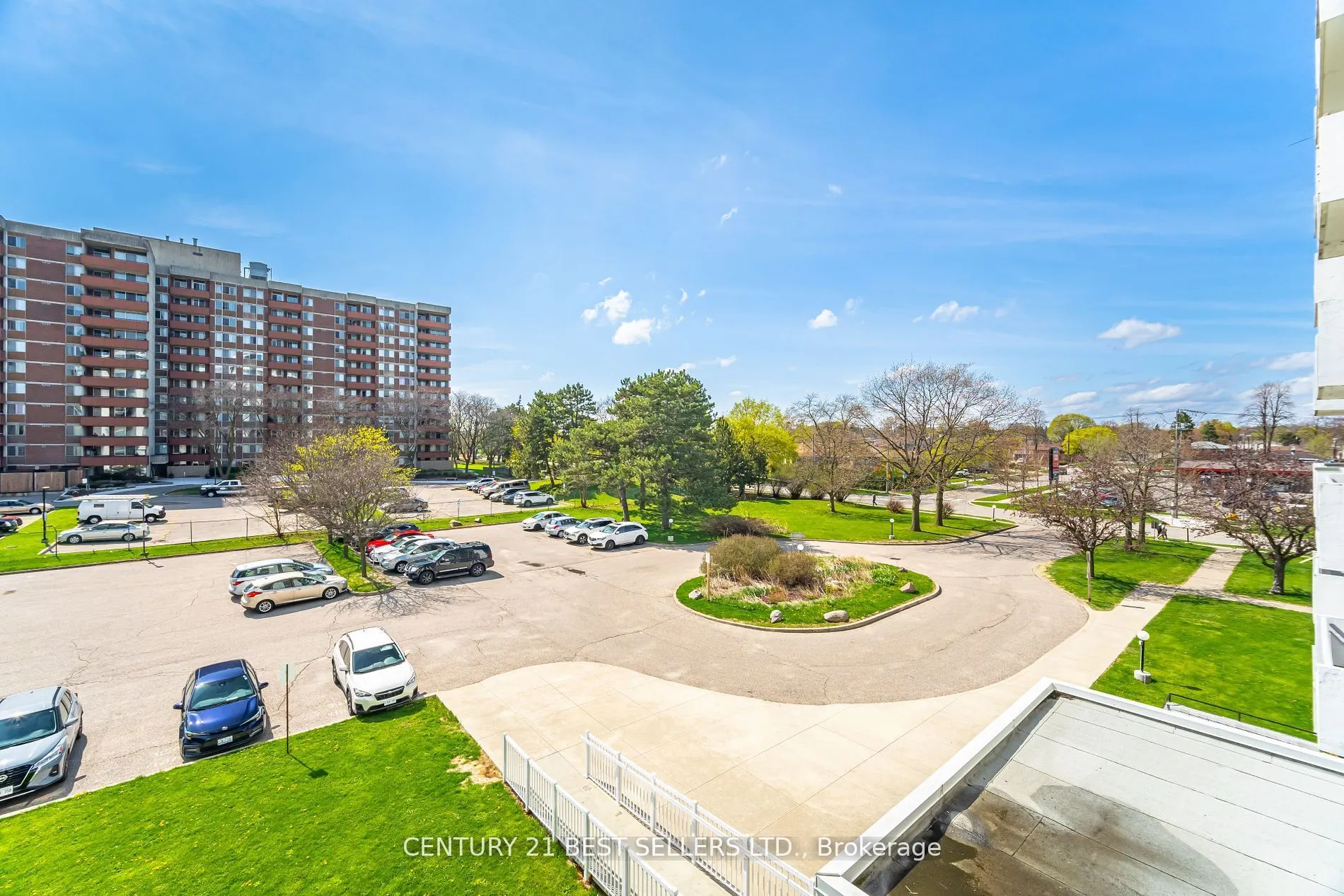 151 La Rose Avenue, #306