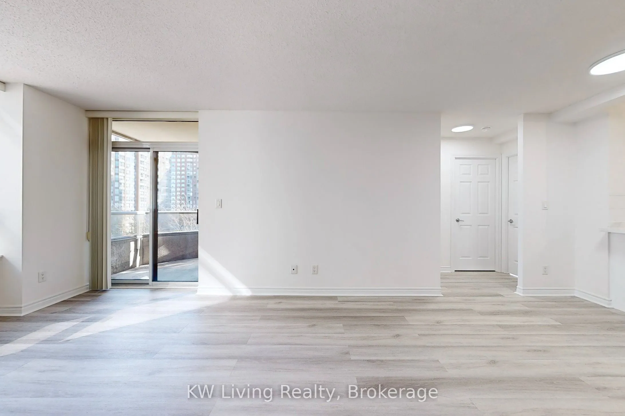 3888 Duke Of York Boulevard, #733