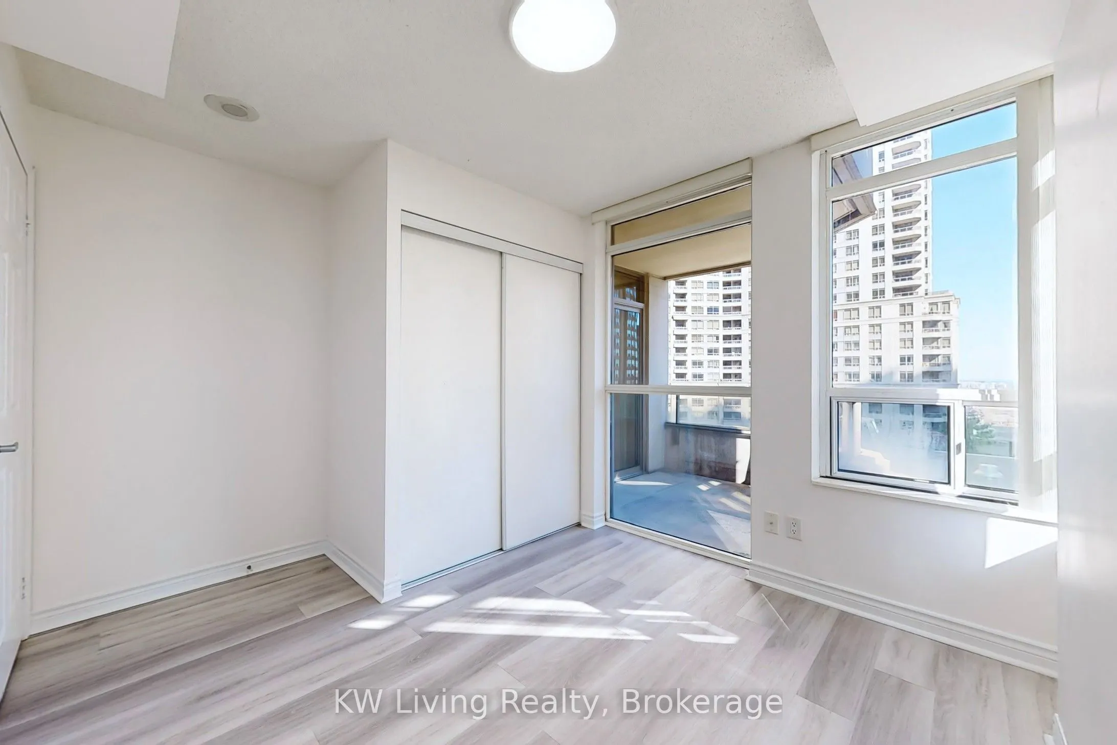 3888 Duke Of York Boulevard, #733