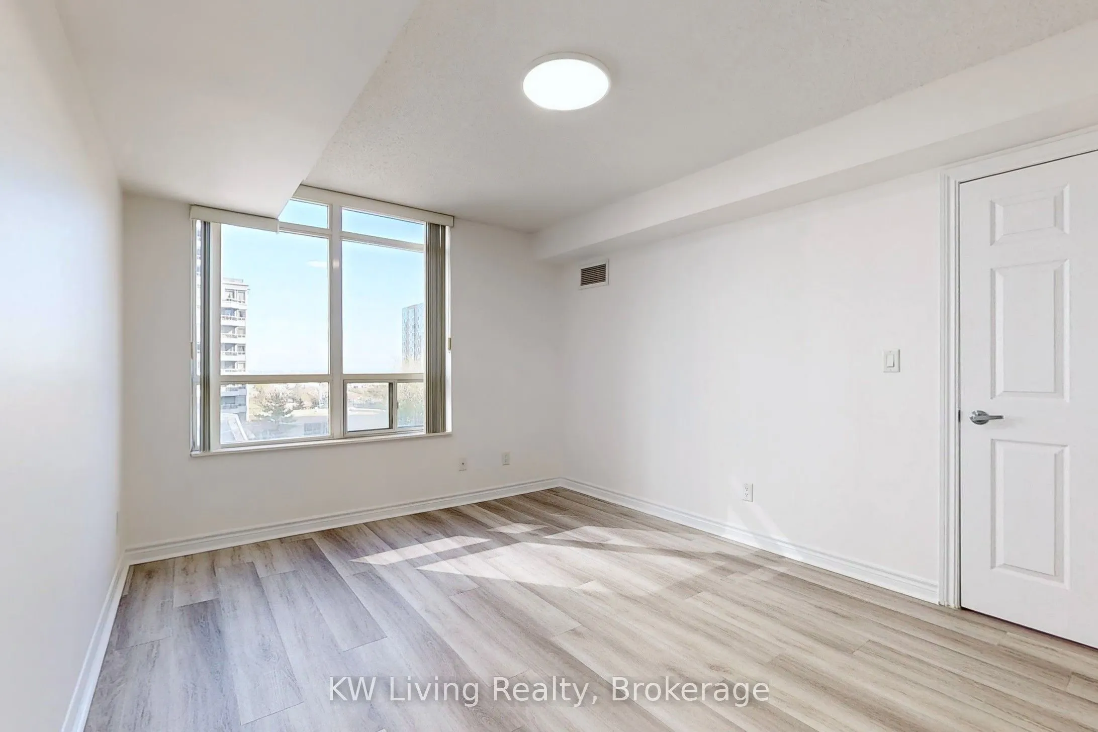 3888 Duke Of York Boulevard, #733
