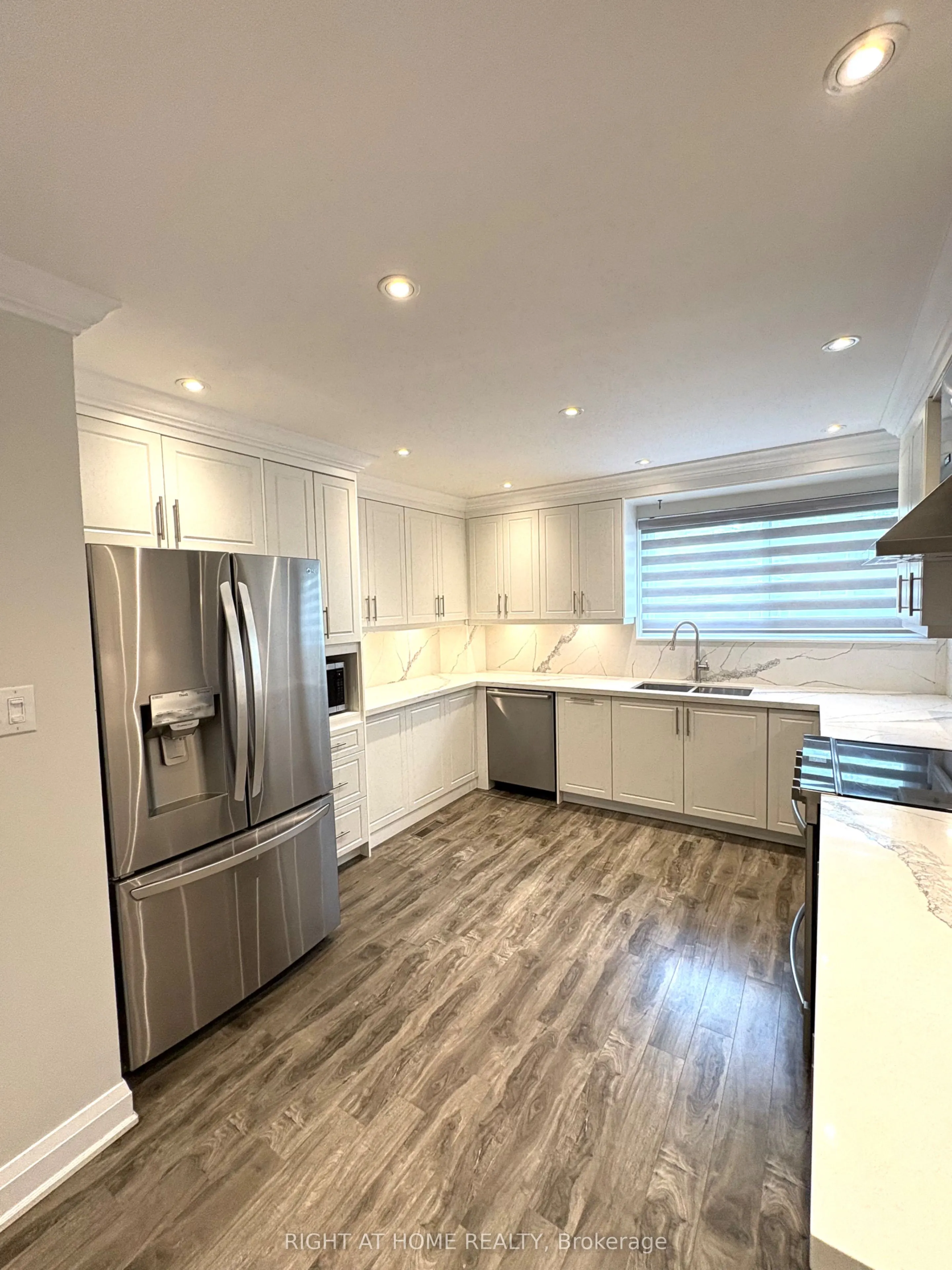 5473 Schueller Crescent