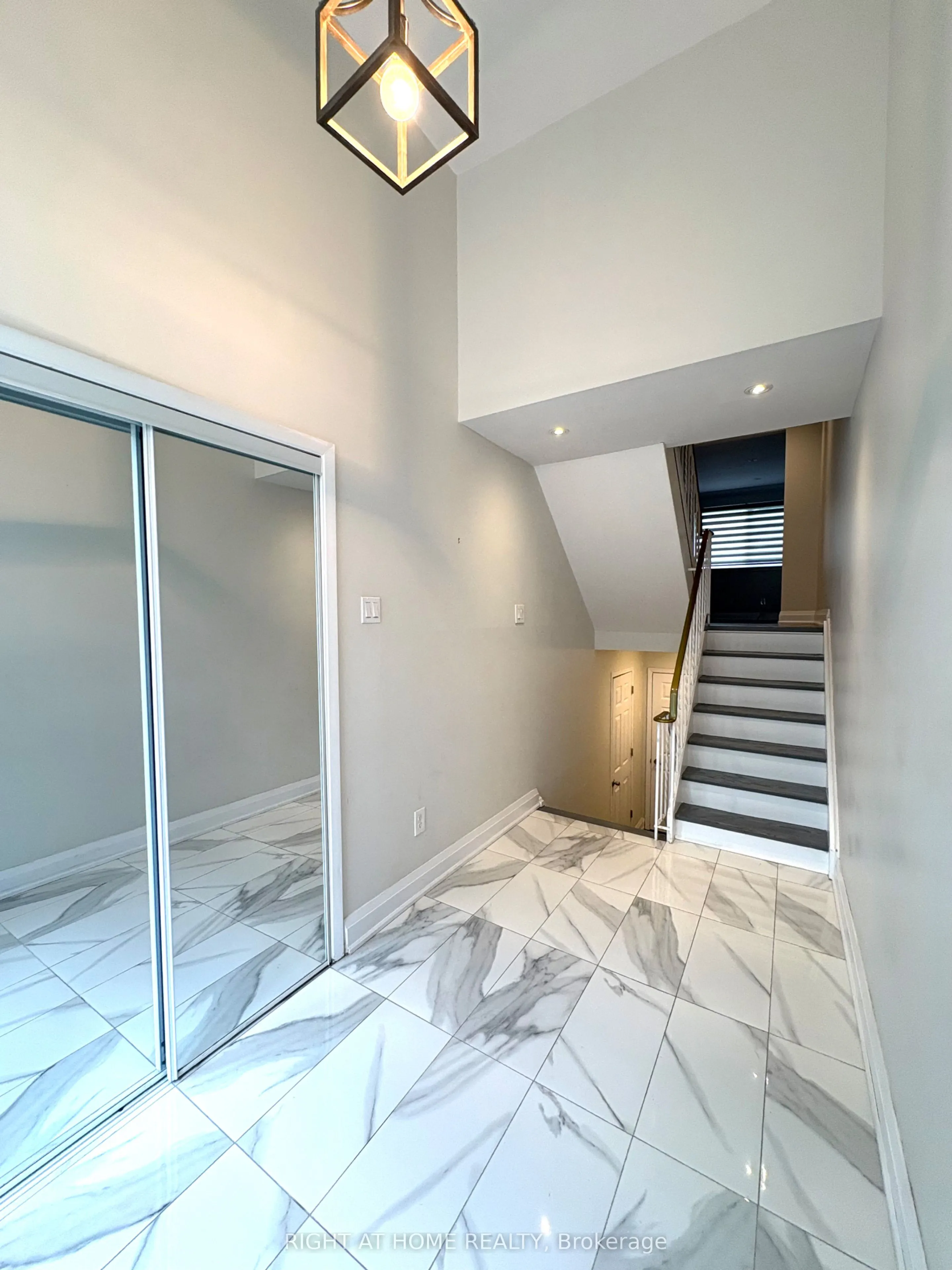 5473 Schueller Crescent