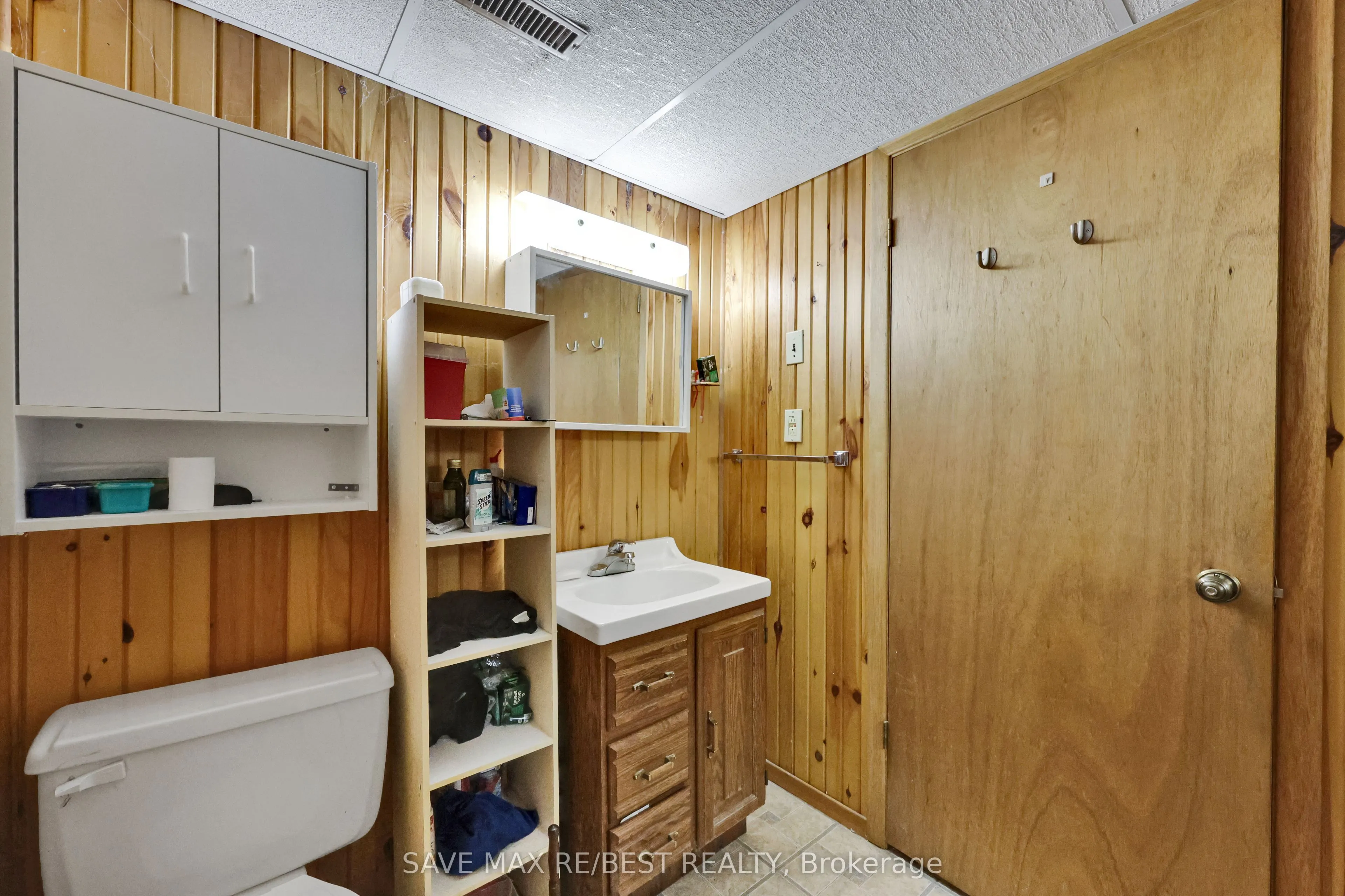 7035 Hickling Crescent