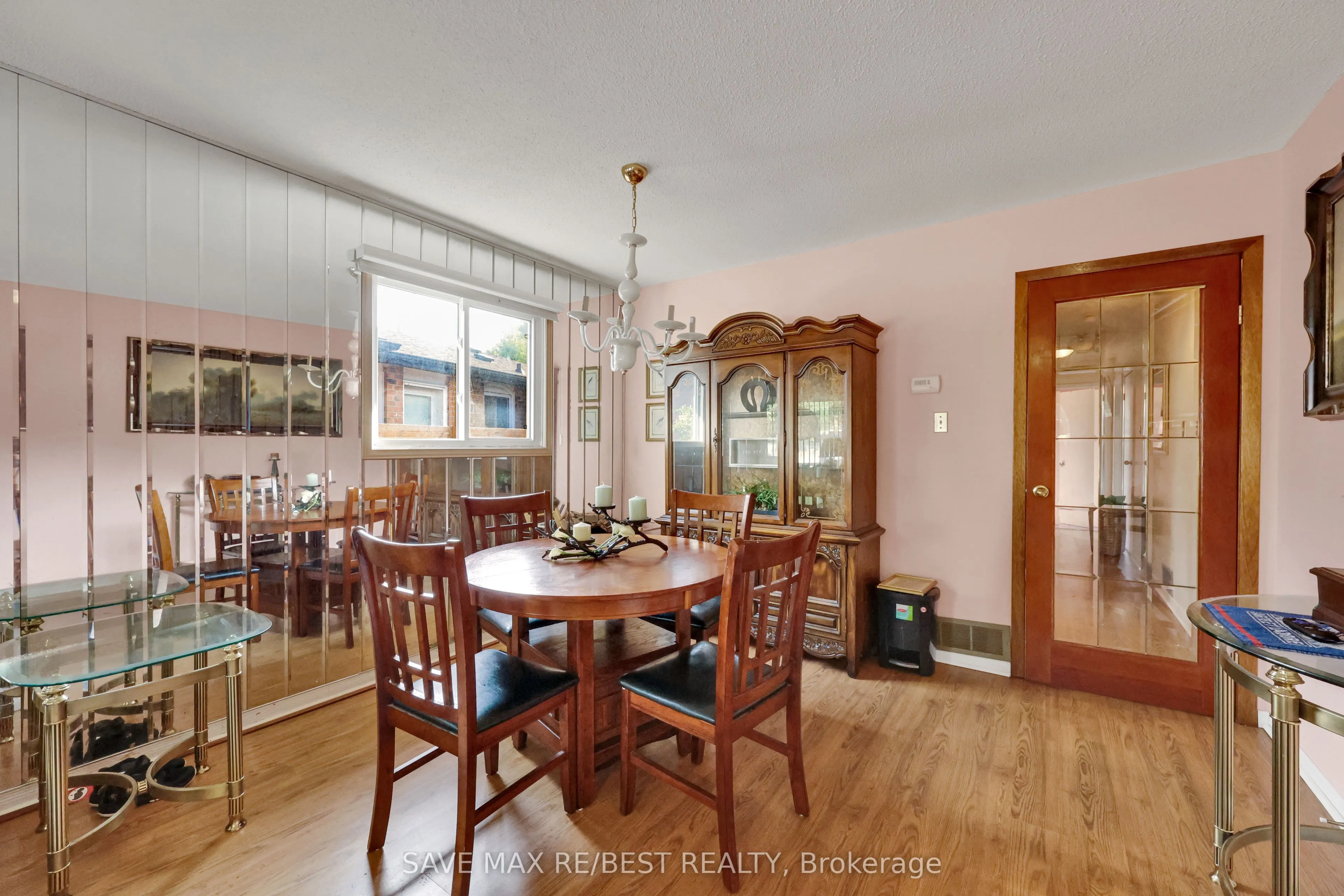 7035 Hickling Crescent