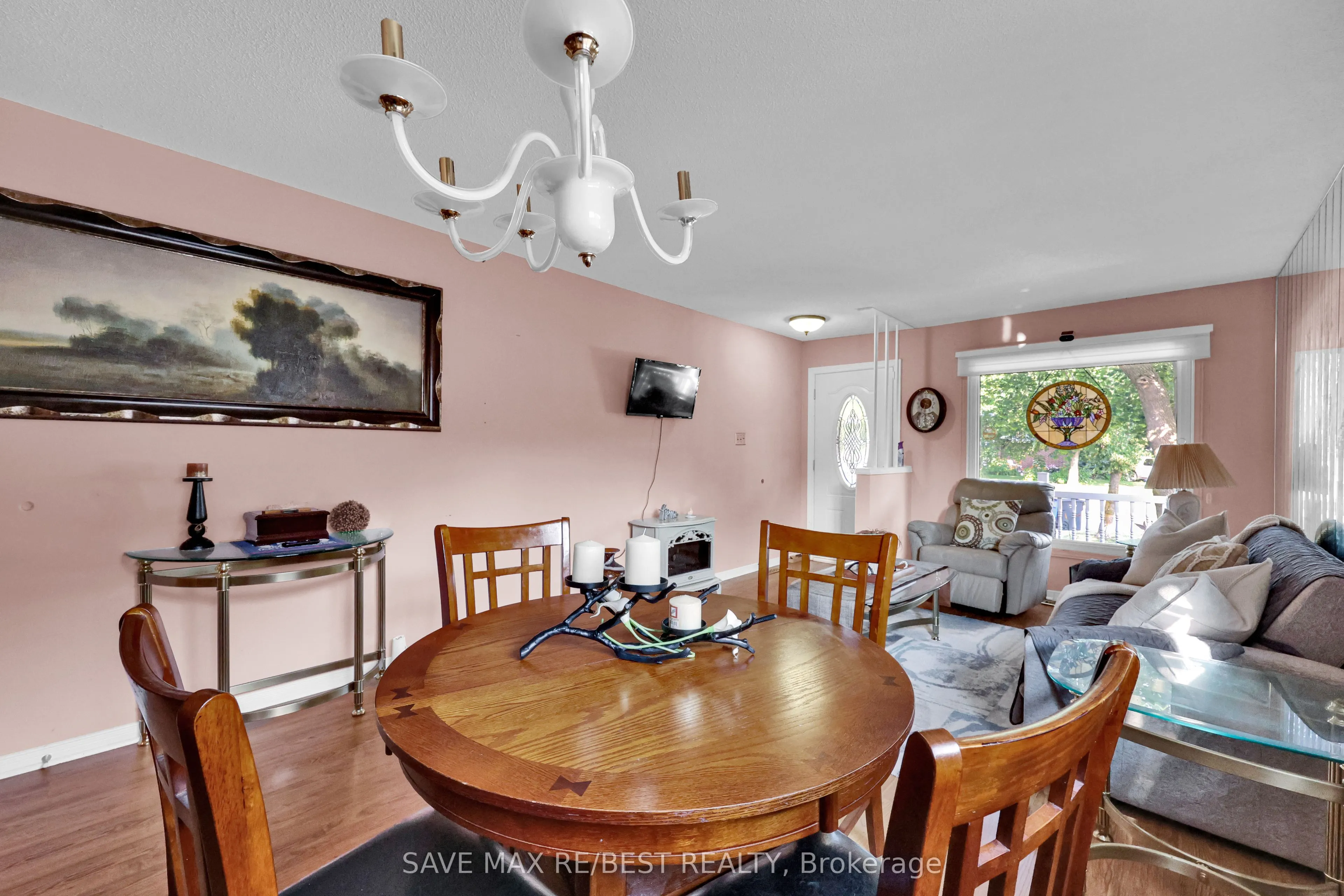 7035 Hickling Crescent