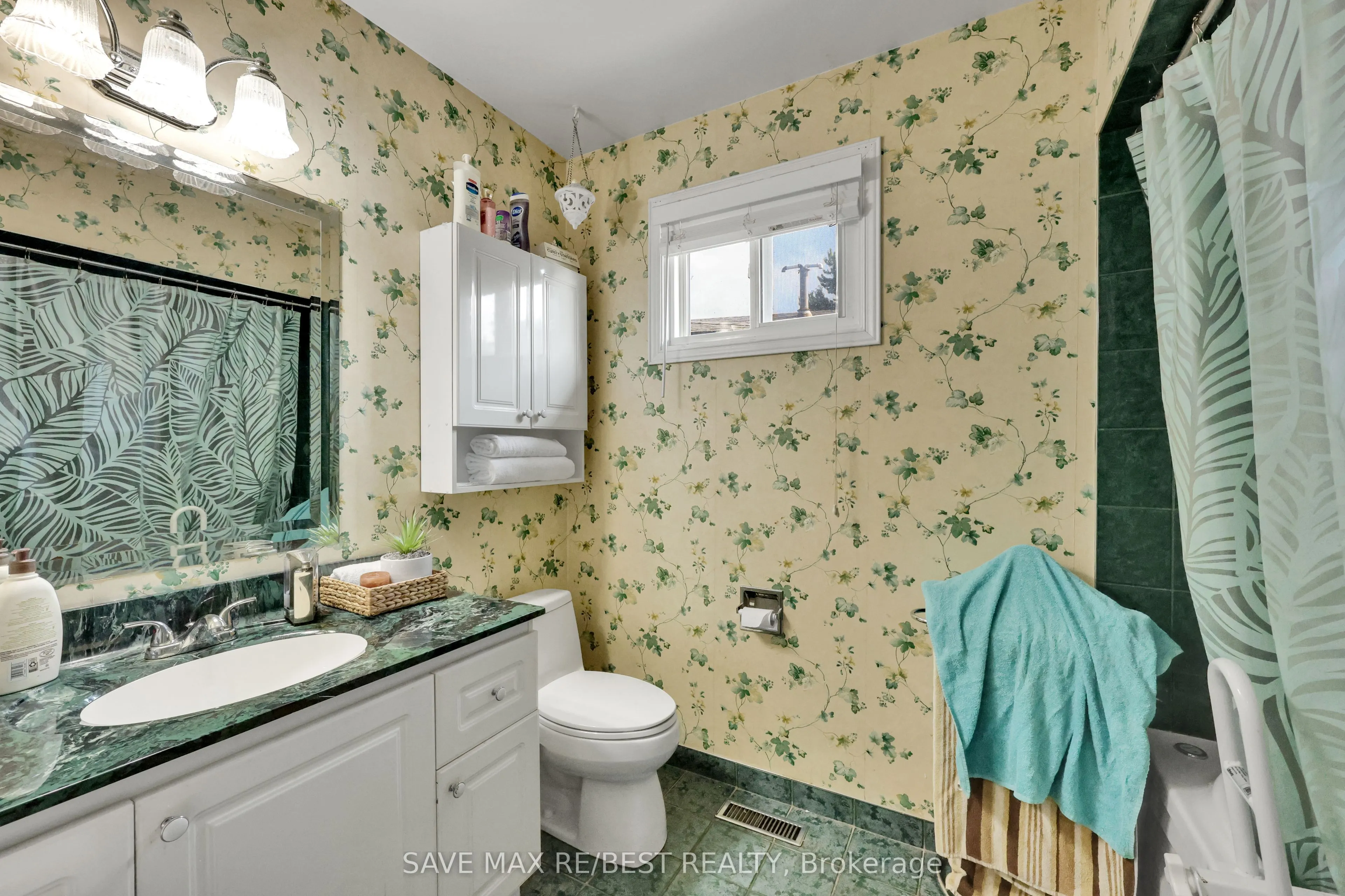 7035 Hickling Crescent