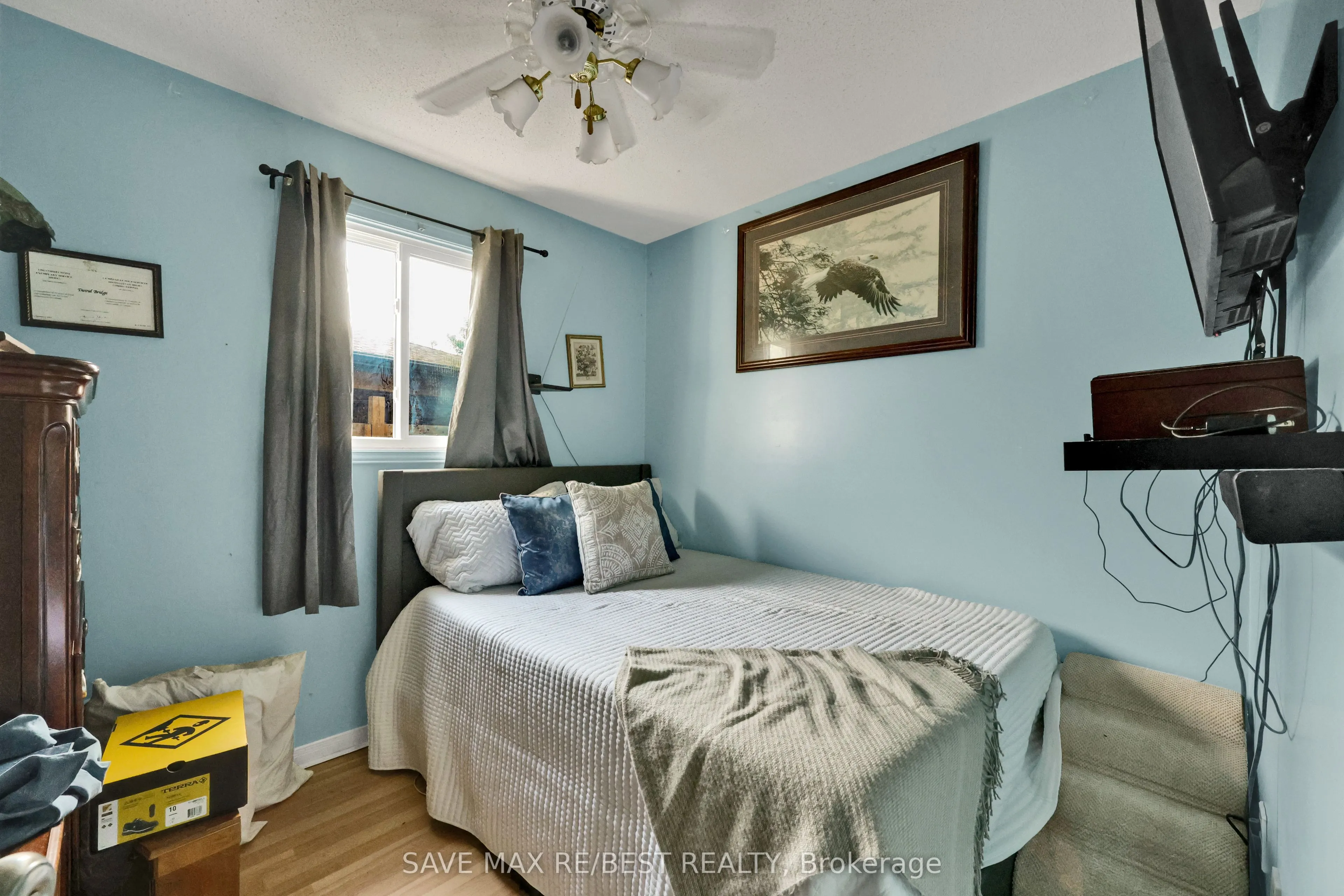 7035 Hickling Crescent