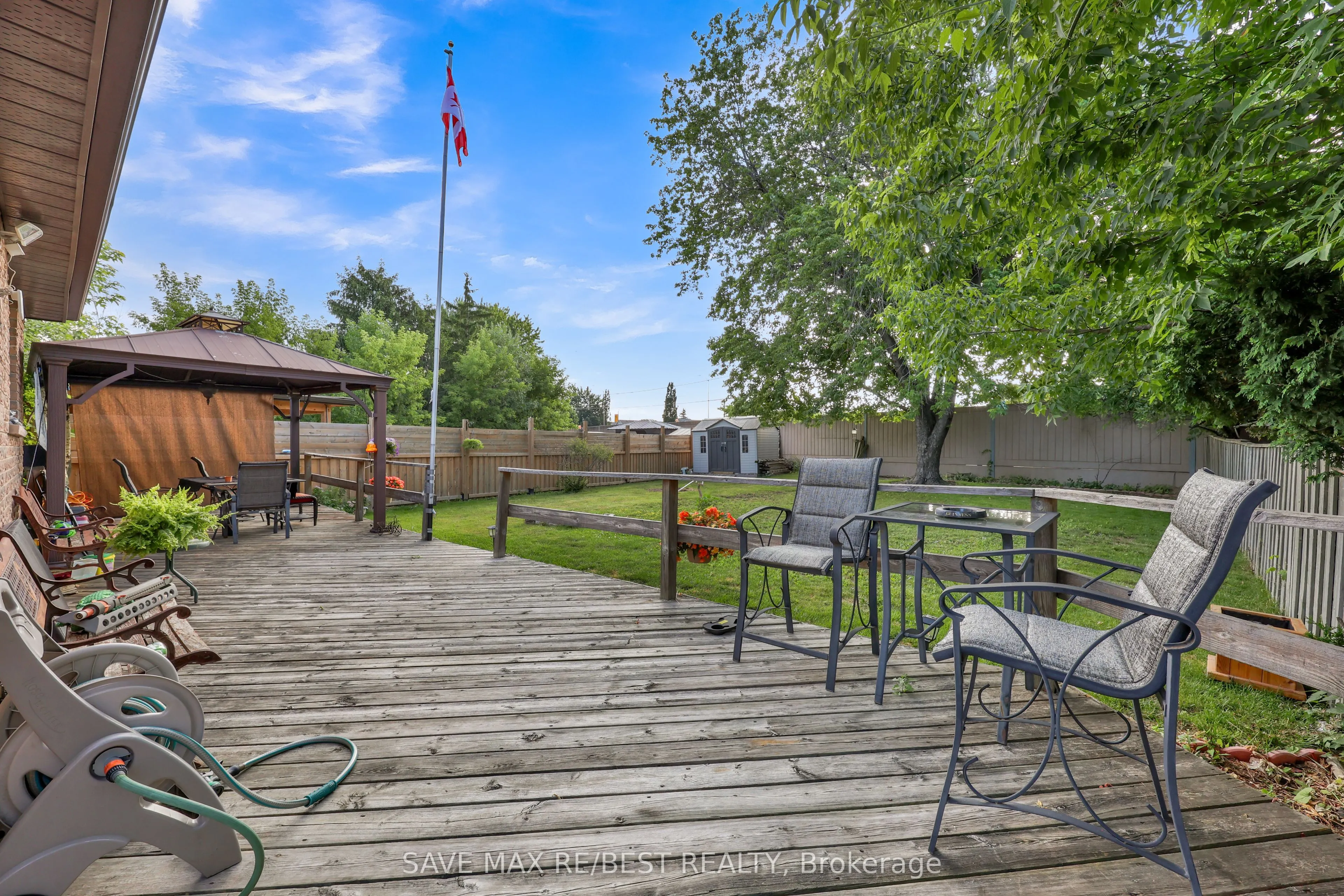7035 Hickling Crescent