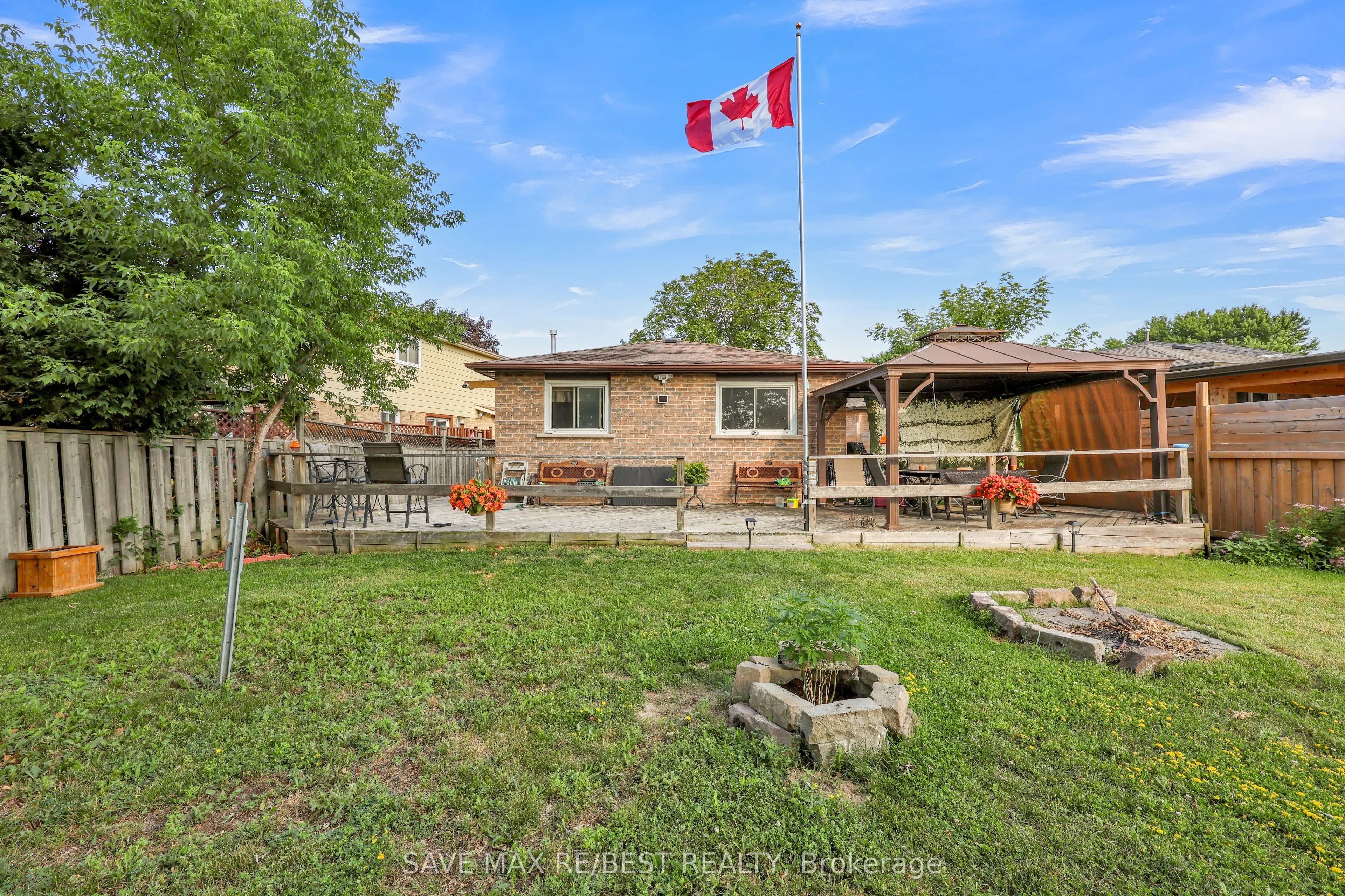 7035 Hickling Crescent