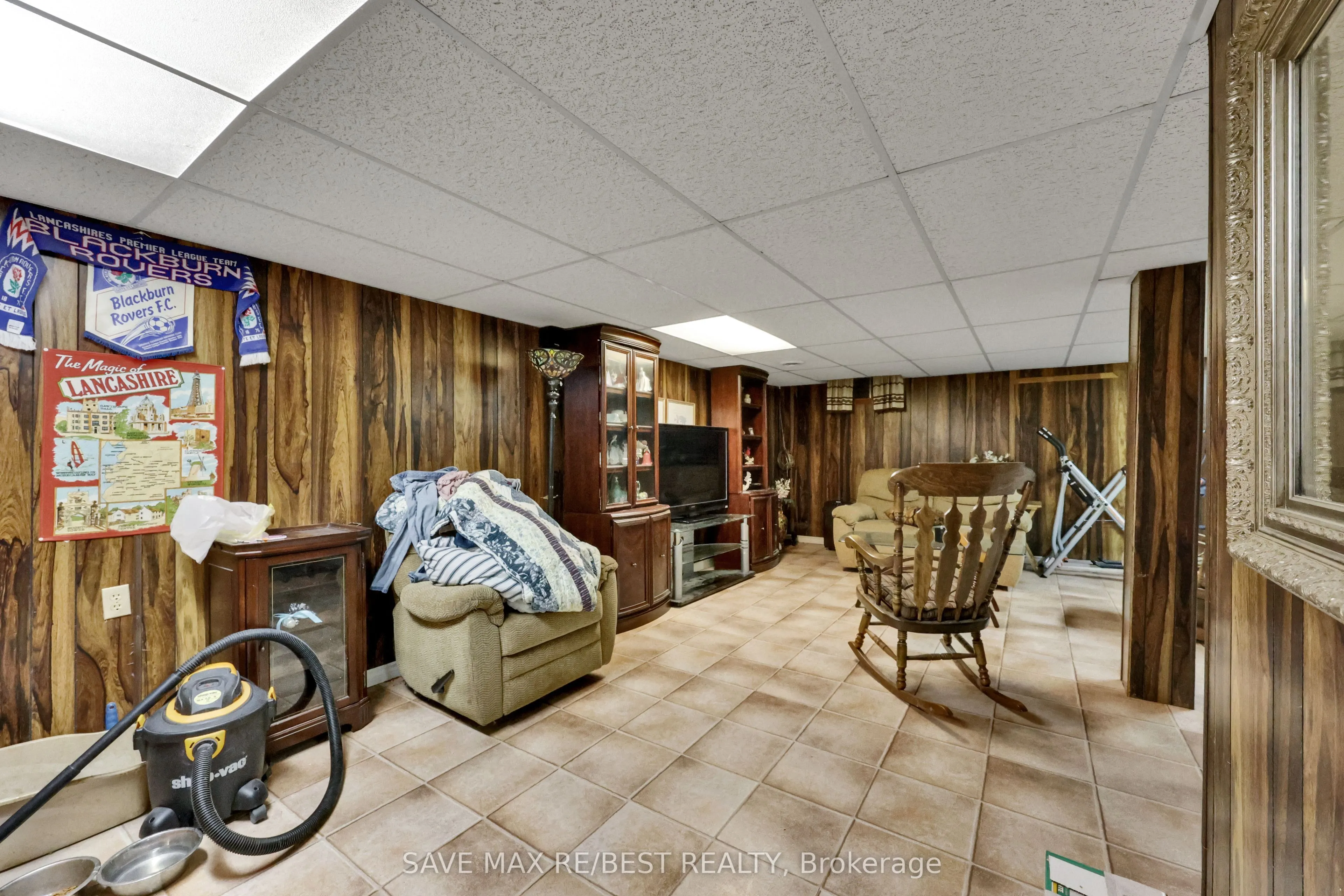 7035 Hickling Crescent