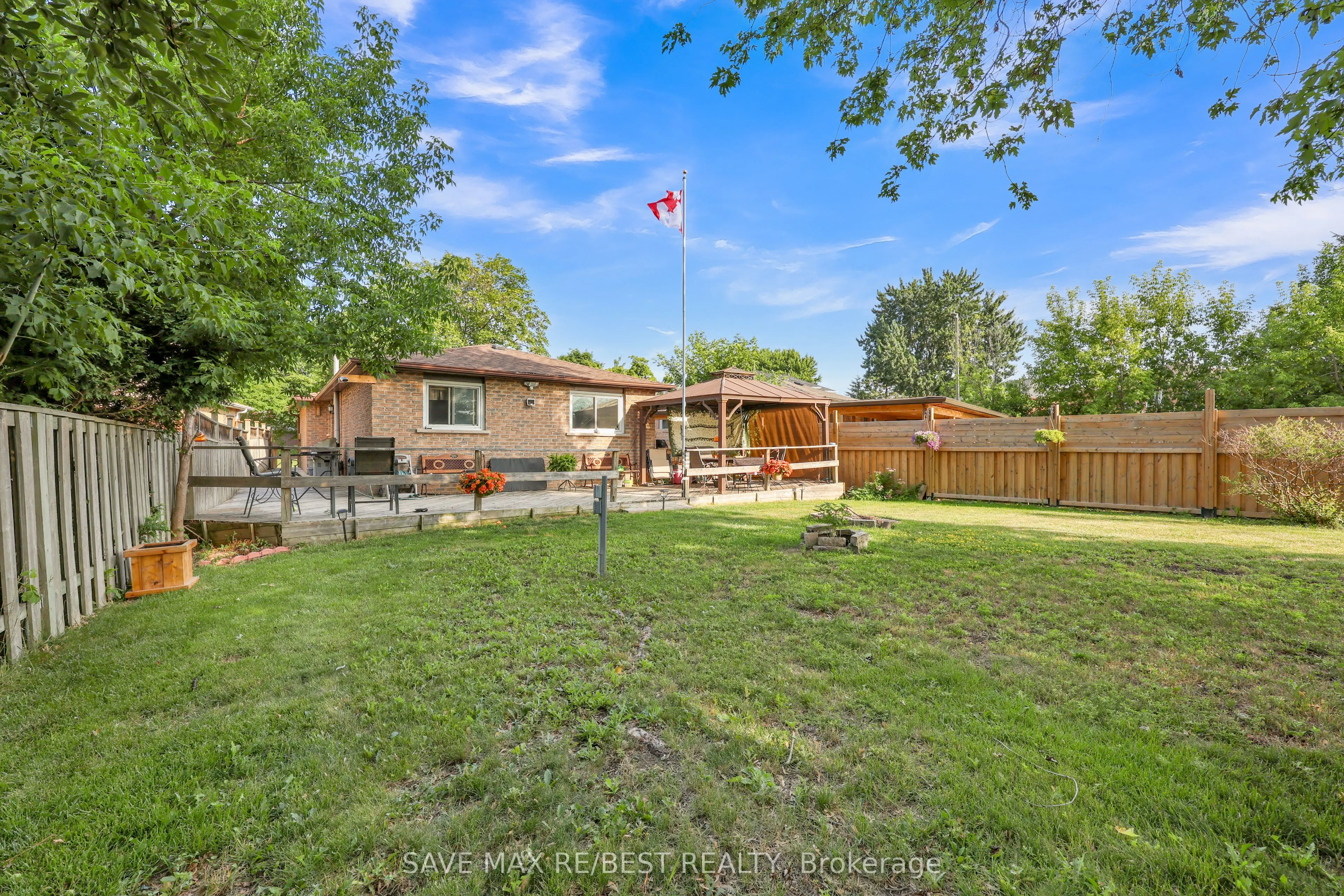 7035 Hickling Crescent